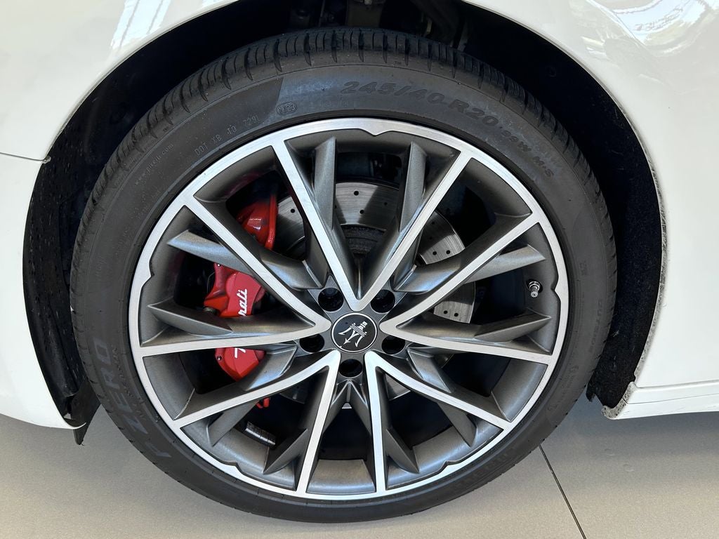 2023 Maserati Ghibli Modena Q4