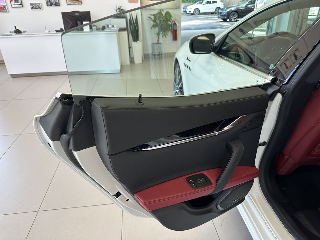 2023 Maserati Ghibli Modena Q4