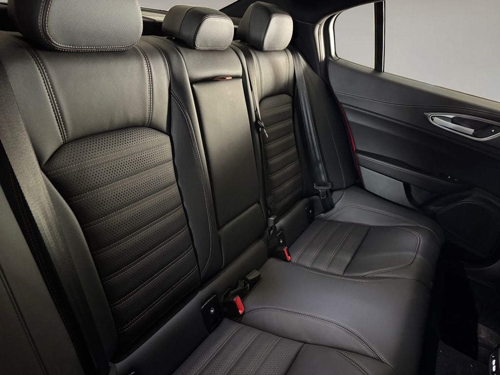 2025 Alfa Romeo Giulia GIULIA INTENSA AWD